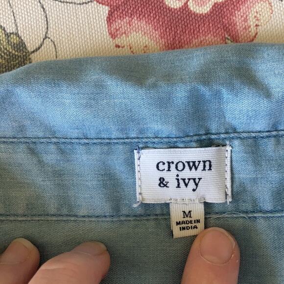 Crown & Ivy Light Blue Chambray Buttondown, Size M - Picture 4 of 5